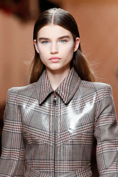 Look 1